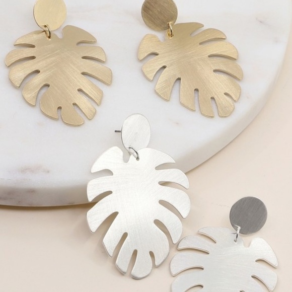 Palm Springs Brushed Gold Earrings - Picture 4 of 4